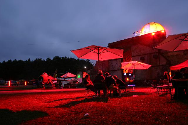 Chaos Communication Camp 2007, Flughafenmuseum Finowfurt : CCC-Camp-2007_IMG_480-8008 : its dark and we are wearing sunglasses