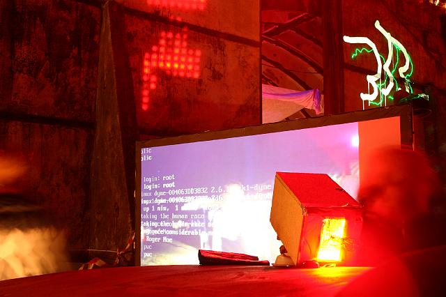 Chaos Communication Camp 2007, Flughafenmuseum Finowfurt : CCC-Camp-2007_IMG_481-8126 : why hackers need beamers: bigger shell!                                    Note the cool LED-Projector with fresnel lens in the front.