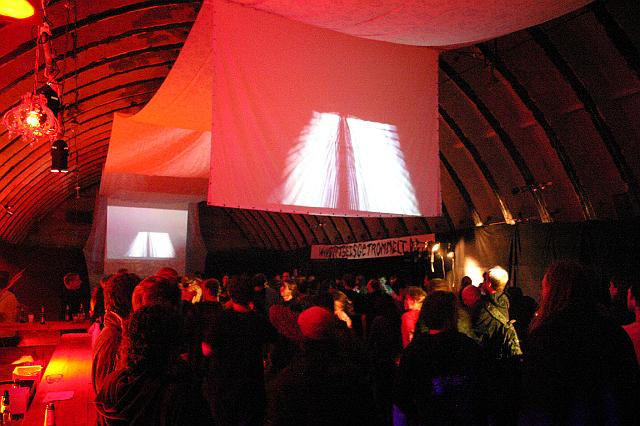 Chaos Communication Camp 2007, Flughafenmuseum Finowfurt : CCC-Camp-2007_IMG_481-8138 : half a hangar raving hax0rz