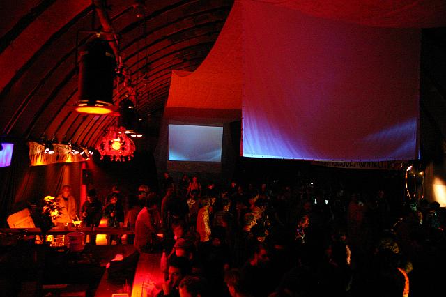 Chaos Communication Camp 2007, Flughafenmuseum Finowfurt : CCC-Camp-2007_IMG_481-8157 : half a hangar raving hax0rz