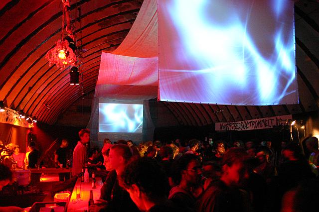 Chaos Communication Camp 2007, Flughafenmuseum Finowfurt : CCC-Camp-2007_IMG_481-8167 : half a hangar raving hax0rz