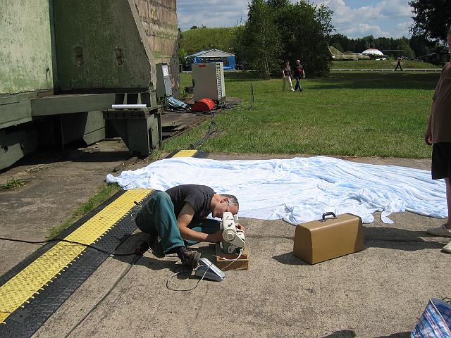 Chaos Communication Camp 2007, Flughafenmuseum Finowfurt : CCC-Camp_2007_IMG_478-7889 : ad hoc sewing