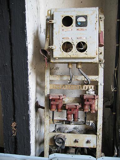 Chaos Communication Camp 2007, Flughafenmuseum Finowfurt : CCC-Camp_2007_IMG_478-7891 : electric installation inside a shelter