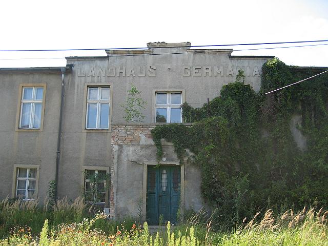 Chaos Communication Camp 2007, Flughafenmuseum Finowfurt : CCC-Camp_2007_IMG_479-7924 : Landhaus Germania, near the entrance