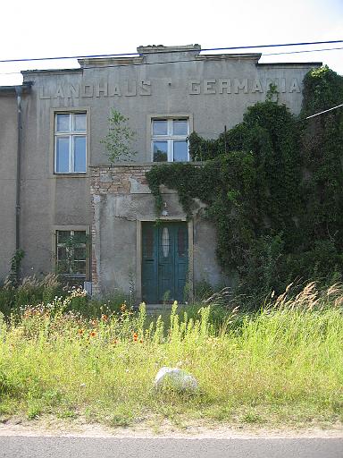 Chaos Communication Camp 2007, Flughafenmuseum Finowfurt : CCC-Camp_2007_IMG_479-7925 : Landhaus Germania, near the entrance