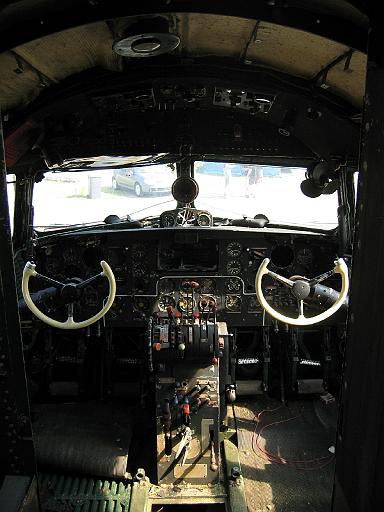 Chaos Communication Camp 2007, Flughafenmuseum Finowfurt : CCC-Camp_2007_IMG_479-7935 : inside the Iljuschin IL-14 , cockpit