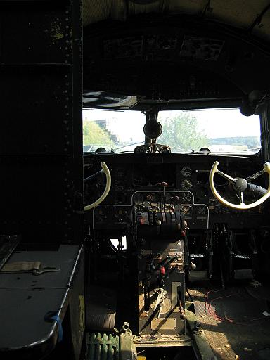 Chaos Communication Camp 2007, Flughafenmuseum Finowfurt : CCC-Camp_2007_IMG_479-7938 : inside the Iljuschin IL-14 , cockpit