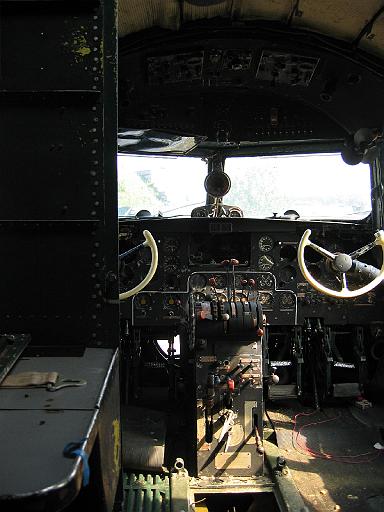 Chaos Communication Camp 2007, Flughafenmuseum Finowfurt : CCC-Camp_2007_IMG_479-7939 : inside the Iljuschin IL-14 , cockpit