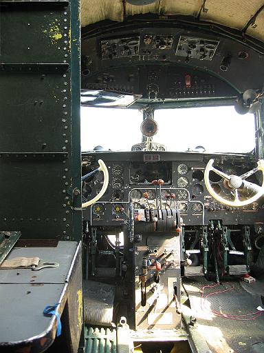 Chaos Communication Camp 2007, Flughafenmuseum Finowfurt : CCC-Camp_2007_IMG_479-7941 : inside the Iljuschin IL-14 , cockpit