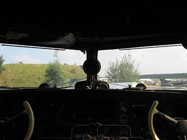 Chaos Communication Camp 2007, Flughafenmuseum Finowfurt : CCC-Camp_2007_IMG_479-7946 : inside the Iljuschin IL-14 , cockpit