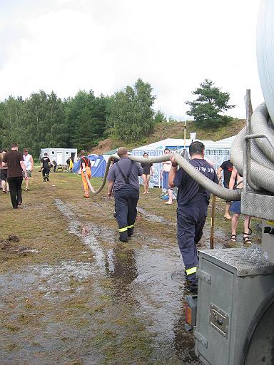 Chaos Communication Camp 2007, Flughafenmuseum Finowfurt : CCC-Camp_2007_IMG_480-8040 : NOC in action. A series of tubes .....
