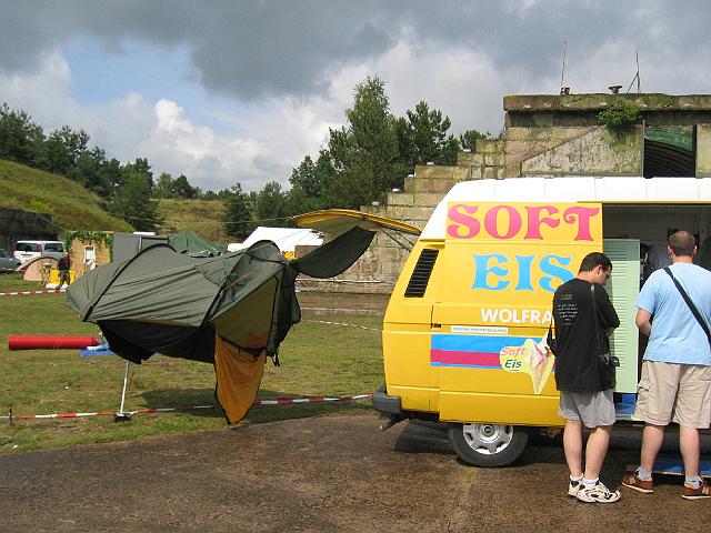 Chaos Communication Camp 2007, Flughafenmuseum Finowfurt : CCC-Camp_2007_IMG_480-8043 : drying tents, soft style