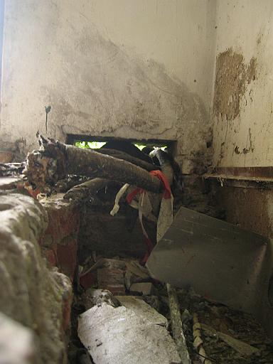 Chaos Communication Camp 2007, Flughafenmuseum Finowfurt : CCC-Camp_2007_IMG_480-8060 : on of these wires could once trigger 3rd world war