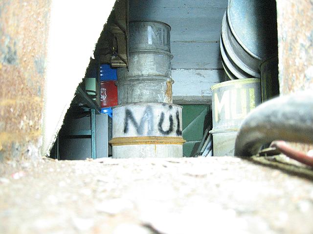 Chaos Communication Camp 2007, Flughafenmuseum Finowfurt : CCC-Camp_2007_IMG_481-8130 : nuclear waste, shelter foo