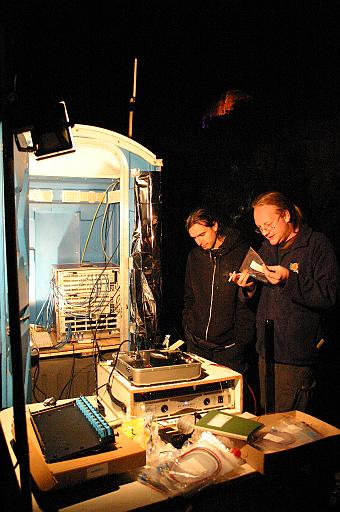 Chaos Communication Camp 2007, Flughafenmuseum Finowfurt : CCC_Camp_2007_IMG_478-7895 : fibre splicing in the field