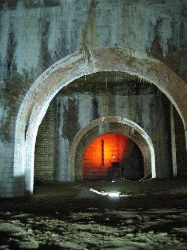 Berlin unter Tage:Im Wartungsgang des Nationaldenkmals f&uuml;r Kaiser Wilhelm I - Schlossplatz, Berlin : berliner_katakomben_IMG_468-6847 : 