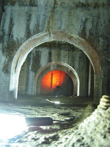 Berlin unter Tage:Im Wartungsgang des Nationaldenkmals f&uuml;r Kaiser Wilhelm I - Schlossplatz, Berlin : berliner_katakomben_IMG_468-6848 : 