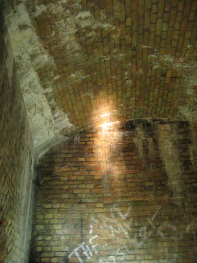 Berlin unter Tage:Im Wartungsgang des Nationaldenkmals f&uuml;r Kaiser Wilhelm I - Schlossplatz, Berlin : berliner_katakomben_IMG_468-6856 : 