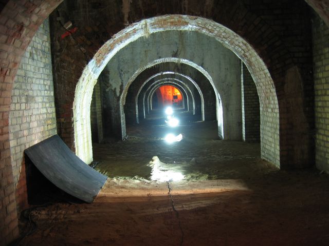 Berlin unter Tage:Im Wartungsgang des Nationaldenkmals f&uuml;r Kaiser Wilhelm I - Schlossplatz, Berlin : berliner_katakomben_IMG_468-6862 : 