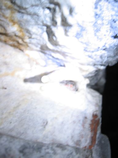 Berlin unter Tage:Im Wartungsgang des Nationaldenkmals f&uuml;r Kaiser Wilhelm I - Schlossplatz, Berlin : berliner_katakomben_IMG_468-6890 : Tropfen am Tropfstein