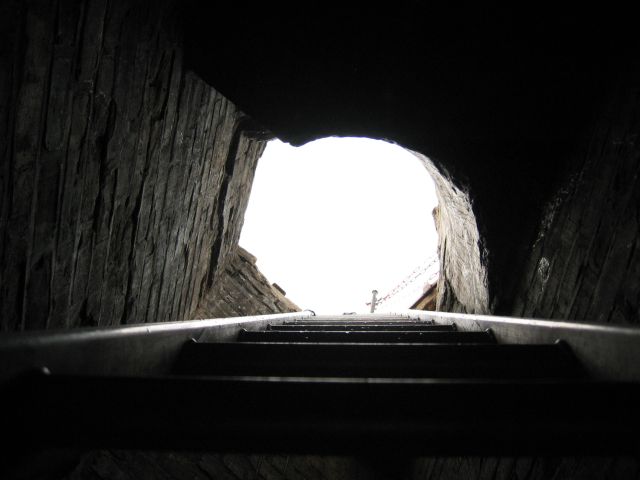Berlin unter Tage:Im Wartungsgang des Nationaldenkmals f&uuml;r Kaiser Wilhelm I - Schlossplatz, Berlin : berliner_katakomben_IMG_469-6905 : Ausfahren