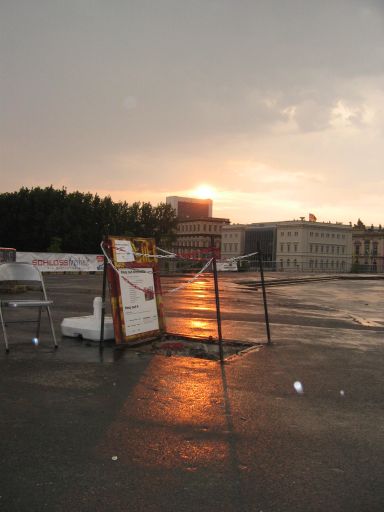 Berlin unter Tage:Im Wartungsgang des Nationaldenkmals f&uuml;r Kaiser Wilhelm I - Schlossplatz, Berlin : berliner_katakomben_IMG_469-6910 : Sonnenuntergang am Schlossplatz