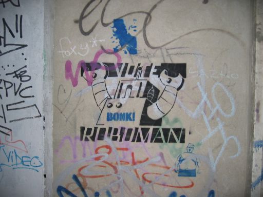 Berlin Street Art : berlin_street_art_IMG_423-2328 : ROBOMAN bonked!
