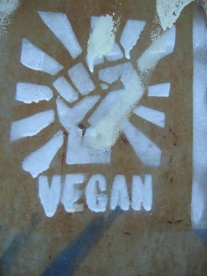 Berlin Street Art : streetart_alter_schlachthof__IMG_434-3472 : vegan
