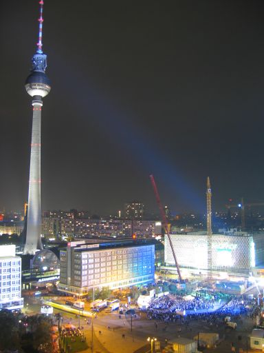 Blinken-Lite, binaere Hausbesetzung in 9 Stunden. : blinken_lite_IMG_414-1454 : Berliner Fernsehturm mit 