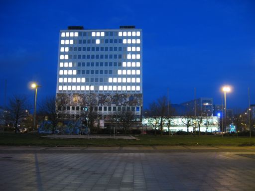Blinkenlights Reloaded : IMG_6474 : inverted heart, seen from Alexanderplatz