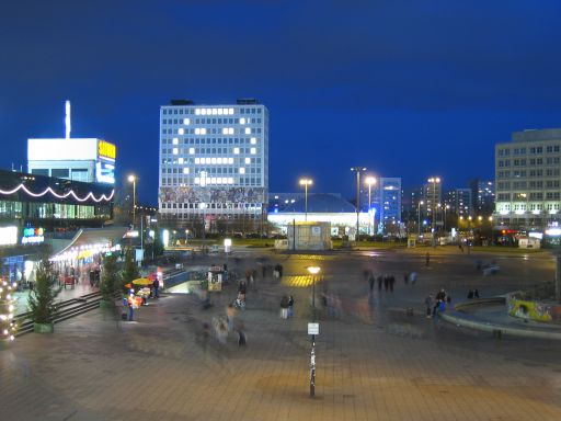 Blinkenlights Reloaded : IMG_6481 : Smiley, seen from Kaufhof Alexanderplatz