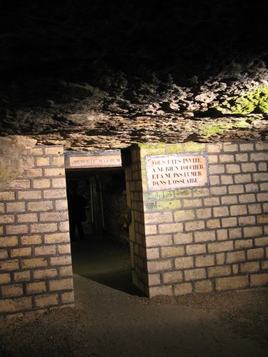 Les Catacombes de Paris : paris_catacombes_IMG_457-5791 : Rotated 90 degrees CW.
