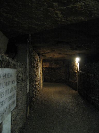 Les Catacombes de Paris : paris_les_catacombes_IMG_458-5802 : Rotated 90 degrees CW.