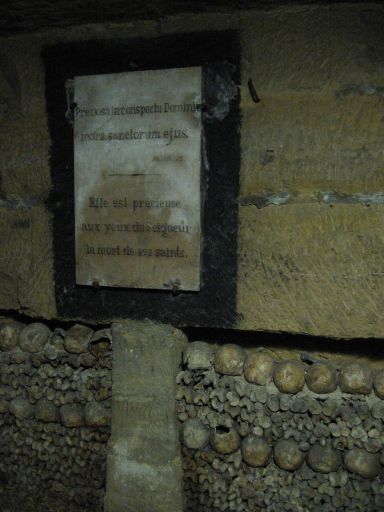 Les Catacombes de Paris : paris_les_catacombes_IMG_458-5812 : Rotated 90 degrees CW.