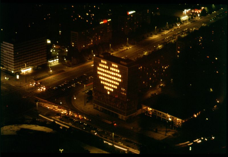 Blinkenlights, some photography. : fs_circle-4 : Camera: Canon EOS 50e/Kodak  Elite Chrome 100 (Extra Color)