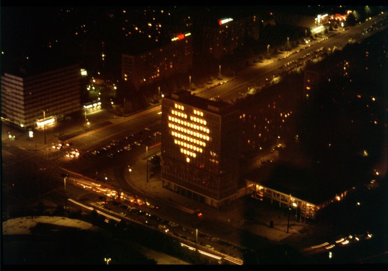 Blinkenlights, some photography. : fs_herz3 : Camera: Canon EOS 50e/Kodak  Elite Chrome 100 (Extra Color)