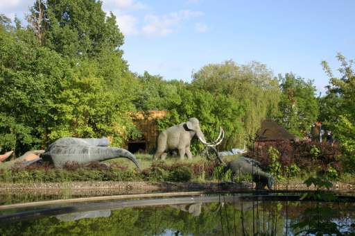 Objektbegehung: Vergn&uuml;gungspark Pl&auml;nterwald -Spreepark Berlin : IMG_0148_eos : da steht ein Mammut am See