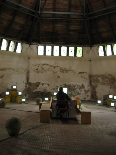 Jeremy Clarke - Computerorchester - Schlo&szlig; Lanke, August 2005 : schloss__lanke_IMG_455-5544 : Pr&auml;parationen