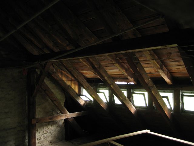 Jeremy Clarke - Computerorchester - Schlo&szlig; Lanke, August 2005 : schloss__lanke_IMG_455-5548 : Dachboden Reitstall