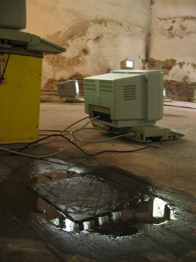 Jeremy Clarke - Computerorchester - Schlo&szlig; Lanke, August 2005 : schloss__lanke_IMG_455-5562 : H2O