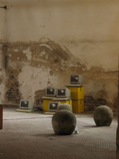 Jeremy Clarke - Computerorchester - Schlo&szlig; Lanke, August 2005 : schloss__lanke_IMG_456-5605 : Ruhendes Quintett