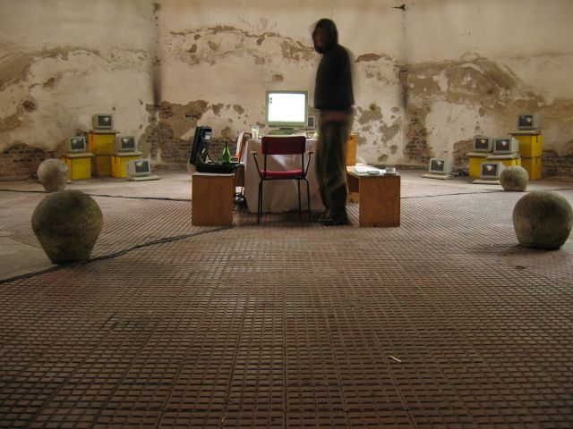 Jeremy Clarke - Computerorchester - Schlo&szlig; Lanke, August 2005 : schloss__lanke_IMG_456-5615 : Stonehenge, Emulation