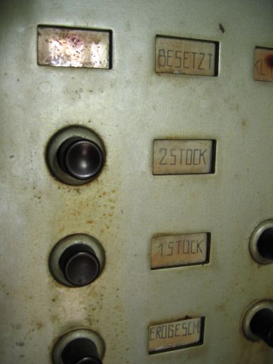 Jeremy Clarke - Computerorchester - Schlo&szlig; Lanke, August 2005 : schloss__lanke_IMG_456-5649 : Schlo&szlig; Lanke, Detail