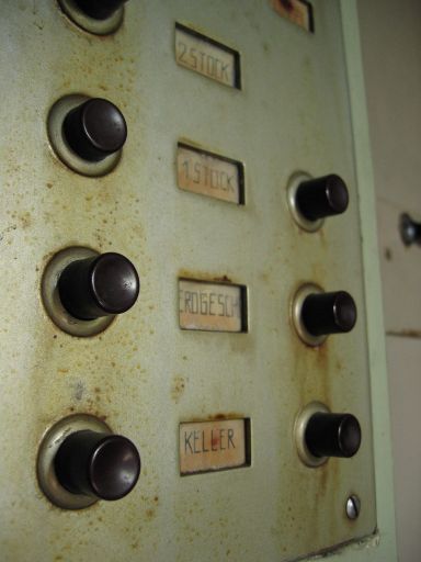 Jeremy Clarke - Computerorchester - Schlo&szlig; Lanke, August 2005 : schloss__lanke_IMG_456-5674 : Schlo&szlig; Lanke, Detail