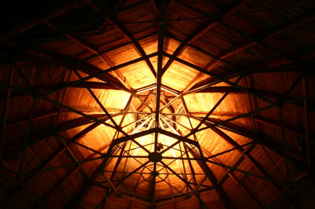 Jeremy Clarke - Computerorchester - Schlo&szlig; Lanke, August 2005 : schloss_lanke_IMG_455-5565 : Decke im Reitstall