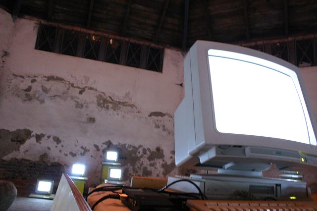 Jeremy Clarke - Computerorchester - Schlo&szlig; Lanke, August 2005 : schloss_lanke_IMG_456-5638 : Zentralisation