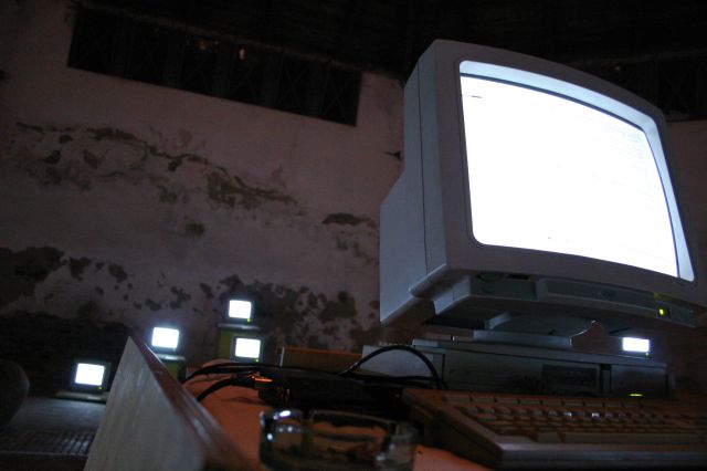 Jeremy Clarke - Computerorchester - Schlo&szlig; Lanke, August 2005 : schloss_lanke_IMG_456-5639 : Zentralisation