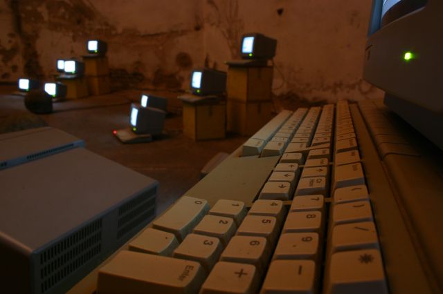 Jeremy Clarke - Computerorchester - Schlo&szlig; Lanke, August 2005 : schloss_lanke_IMG_456-5664 : 1040 ST