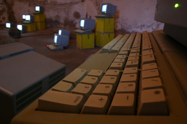 Jeremy Clarke - Computerorchester - Schlo&szlig; Lanke, August 2005 : schloss_lanke_IMG_456-5665 : 1040 ST