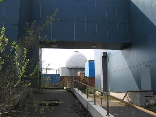 NSA Field Station Teufelsberg,  2004 : IMG_8865 : 1475 -  Bruecke - 1455